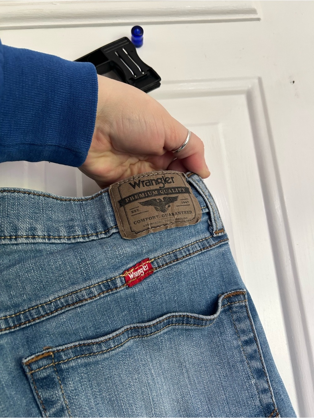 Wrangler Light Blue Men's Jeans Back Pocket Detail - Picture 8 of 15